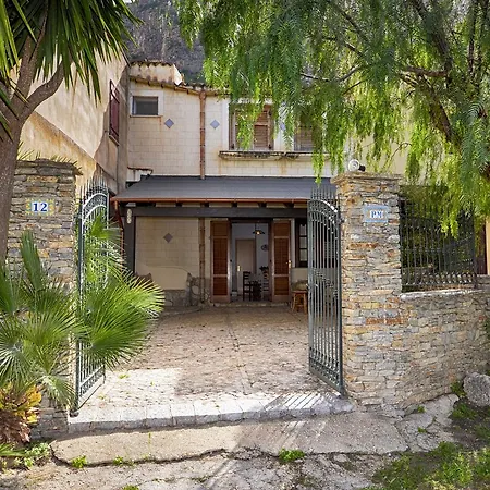 Baglio Fontana Villa Castelluzzo